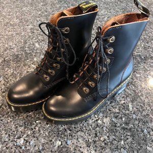 DR. MARTENS BLACK LEONA BOOTS